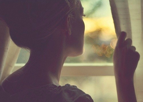 Сегодня как-то пусто на душе. И целый мир как-будто отвернулся. Тошнит от лицемерия уже… Мне в ...
