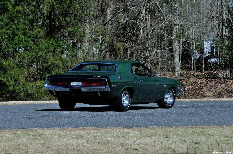 1970 Dodge Challenger R/T - 4