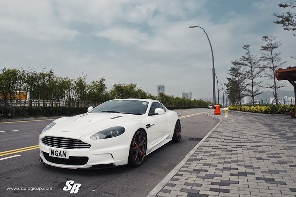 Aston Martin DBS.