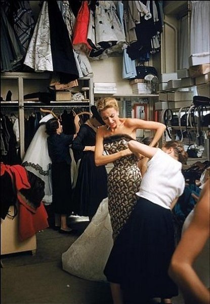     Pierre Balmain, 1954 . - 3