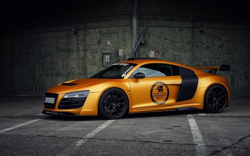 Audi R8.