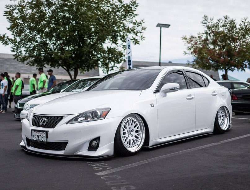 Lexus IS.