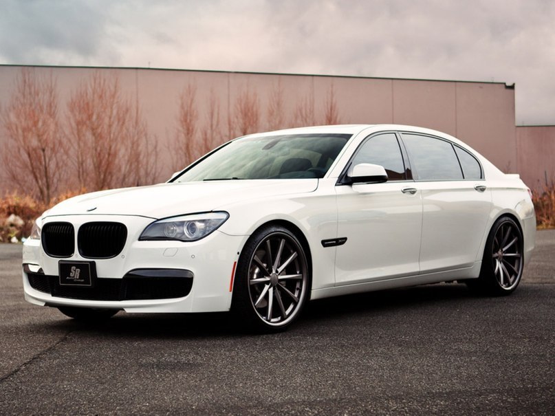 BMW 750Li.