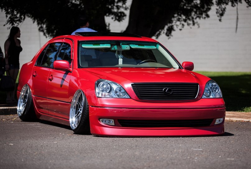 Lexus LS.