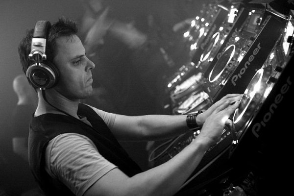   (. Markus Schulz)   DJ       ... - 8