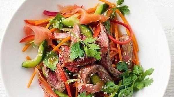 Мясо по корейски с огурцами.на 100г - 144.33 ккалБ/Ж/У - 9.16/9.55/5.62Ингредиенты:2 тонких длинных ...