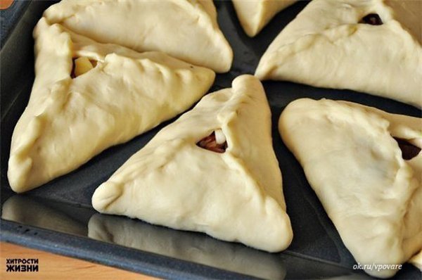 Как приготовить эчпочмак (треугольные пироги с картошкой и мясом).Ингредиенты:Тесто:Мука – 850 ... - 4