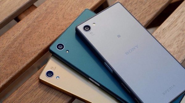   Sony Xperia Z5 Premium          ...