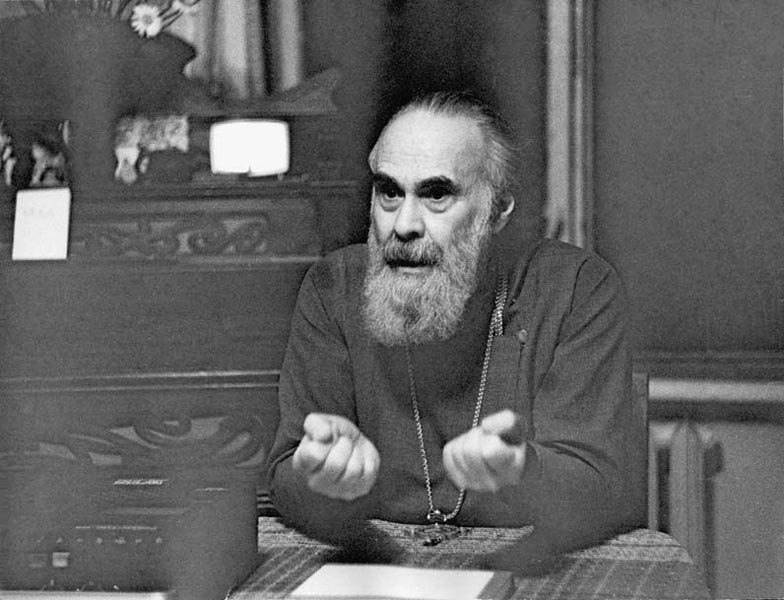 Ошибка людей в наше время заключается в том, что мы не решаем проблем, а бежим от них. Мы прячемся ...