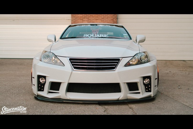 Lexus IS.