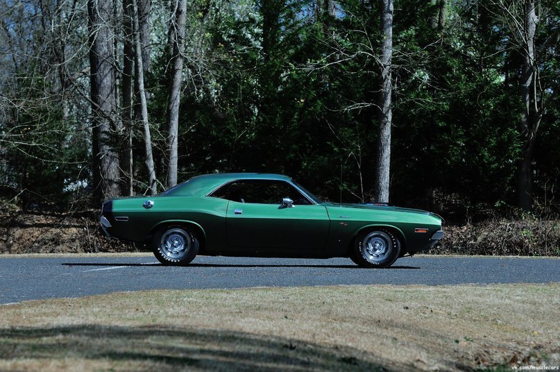 1970 Dodge Challenger R/T - 3