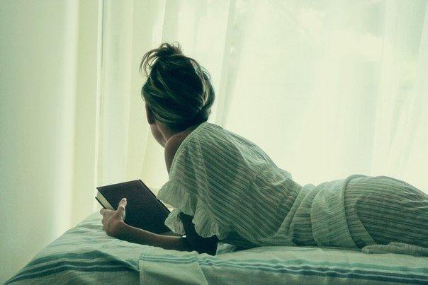 Это с каждым случится однажды, Через год или два. Может век, Постучится к вам в дверь очень важный, ...