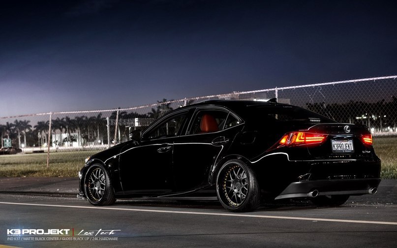 Lexus IS. - 3