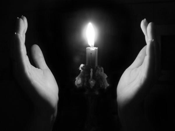 Борис Пастернак.ЗИМНЯЯ НОЧЬМело, мело по всей землеВо все пределы.Свеча горела на столе,Свеча ...