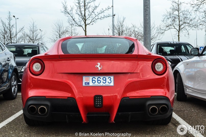 Ferrari F12berlinetta - 4