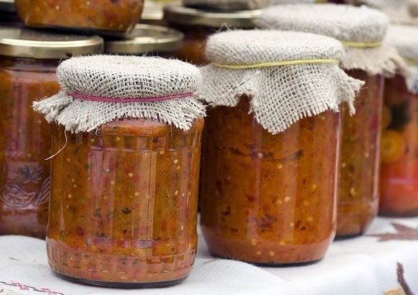 ОСТРАЯ КАБАЧКОВАЯ ИКРА НА ЗИМУ.кабачки - 4 кгсладкий болгарский перчик - 2 кгпо 1 кг. лука и ...