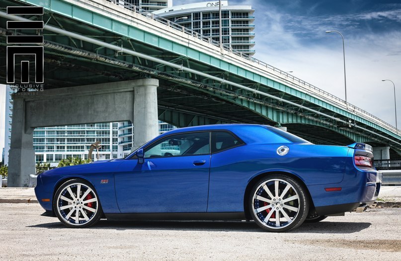 Dodge Challenger SRT8. - 3