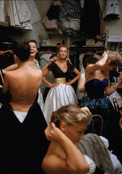     Pierre Balmain, 1954 . - 6