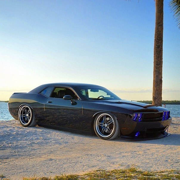 Dodge Challenger SRT8. - 4