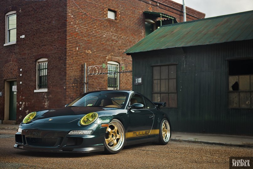 Porsche 911.