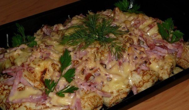 Фаршированные блины, запеченные под сыром.Ингредиенты:для начинки -150г вареного риса,250г ветчины ...