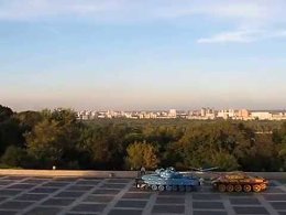 Памятник Родина — мать. Киев. / Памятник Родина — мать возвышается на правом берегу Днепра, являясь самым высоким монументом на территории Украины и одним из самых высоких в мире. Родина-мать видна пр...