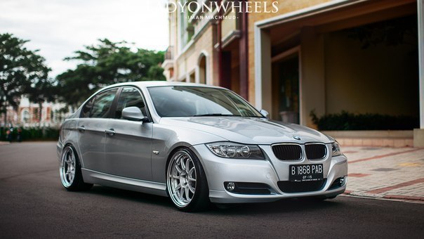 BMW E90