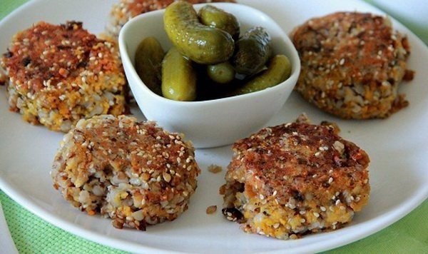 Питательные котлеты без мяса! Калорийность на 100 г: 53 ккал Ингредиенты: Гречневая крупа — 1 стакан ...
