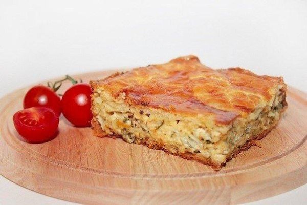 Пирог с сыром и луком.Ингредиены:Мука 1 стакан;Маргарин 125 г;Сметана 3 ст.л.;Сода по вкусу;Лук 2 ...