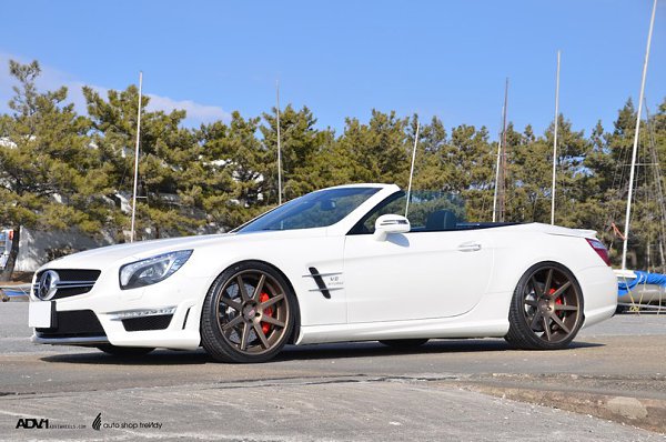 Mercedes-Benz SL63 AMG.