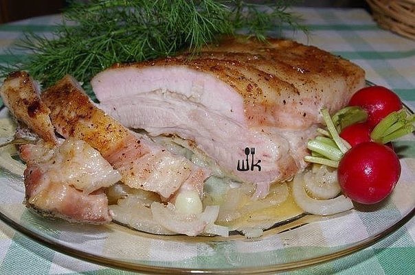 СУПЕР ГРУДИНКА.Ингредиенты1,5 кг грудинки;4 шт лука репчатого;1 головка чеснока;соль, перец, ...
