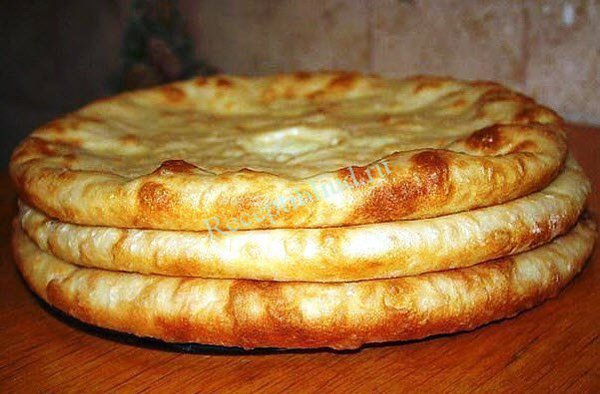 ОСЕТИНСКИЙ ПИРОГ С МЯСОМ И СЫРОМ.ИНГРЕДИЕНТЫ:Для теста: 100 мл.молока 2 ст.л. сметаны 200 мл. кефира ...