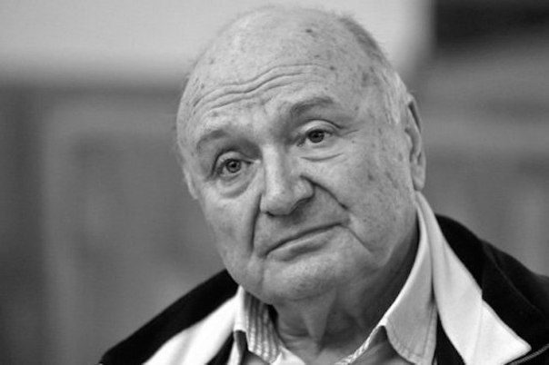 Михаил Жванецкий: Жизнь коротка. Жизнь коротка. И надо уметь. Надо уметь уходить с плохого фильма. ...