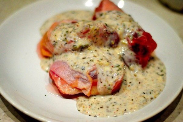 Курица, маринованная в кефире, запечённая с картофелем с травами и чесноком.Время приготовления - 50 ... - 4