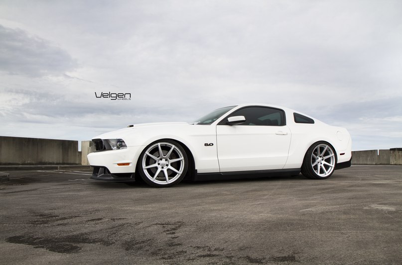 Ford Mustang GT 5.0. - 3