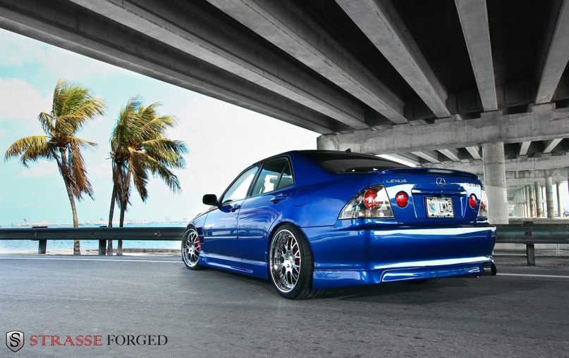 Lexus IS 300. - 8