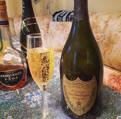 Ноют суставы - к дождю... ноют зубы - к стоматологу... ноют подруги - к пьянке!!!