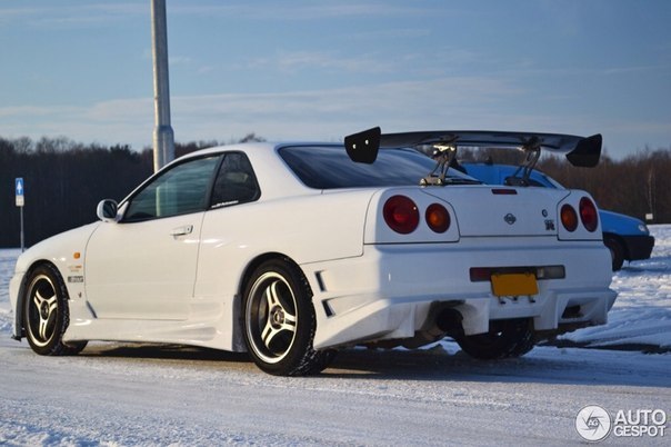 Nissan Skyline GT-R R34 - 3