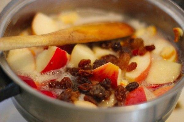 Яблоки с рисом.Ингредиенты:Яблоко 2 шт;Рис 70 г;Масло сливочное 1 ст.л.;Сахар (мелкий) 1 ст.л.;Соль ... - 4