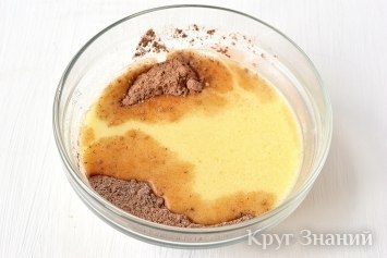 Как приготовить шоколадный кекс за 5 минут в микроволновке.Для приготовления кекса в кружке нам ... - 4