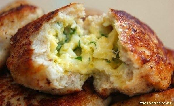 Котлетки с вкусной начинкой.Ингредиенты для фарша:500 гр куриного фарша1 луковица1-2 зубчика ...