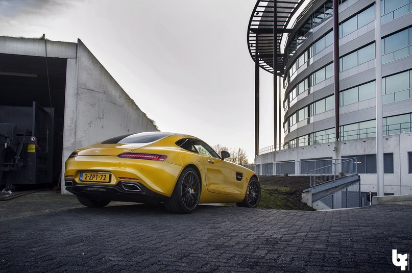 Mercedes AMG GT - 7