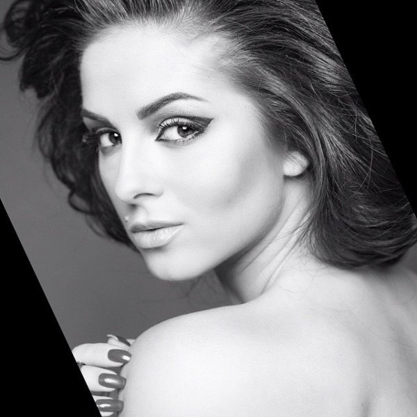 Photo by @withkro.Hair & Make up by - @elviriusss Look by - @isvetastyle