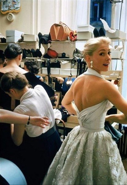     Pierre Balmain, 1954 . - 8