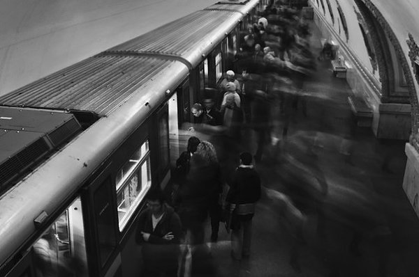Массы никогда не знали жажды истины. Они требуют иллюзий, без которых они не могут жить. - Зигмунд ...