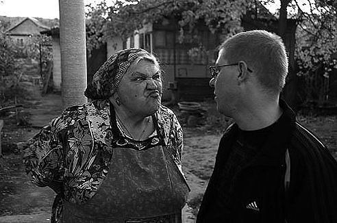 Муж кричит жене: — Жена, ты не знаешь, где наша старая пила? Голос тёщи: — Не ваше дело, где я пила! ...