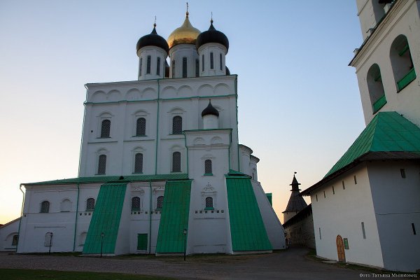 Псковский Кром - самая большая крепость в Европе. В XIV - начале XVI веках кремль вместе с вечевой ... - 7
