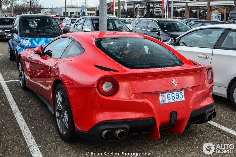 Ferrari F12berlinetta - 8