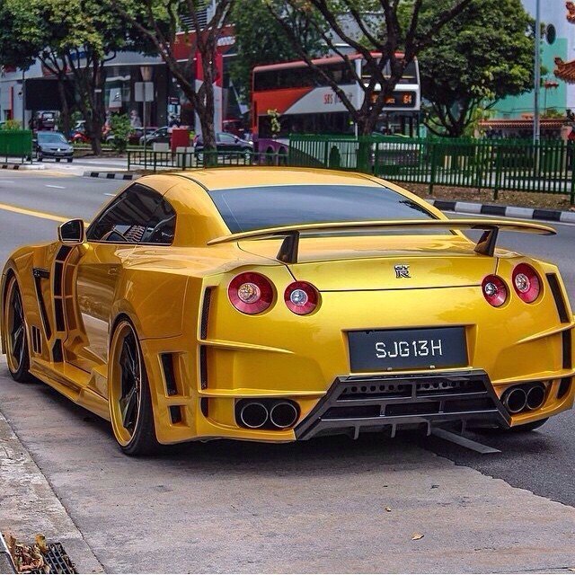 Nissan GT-R