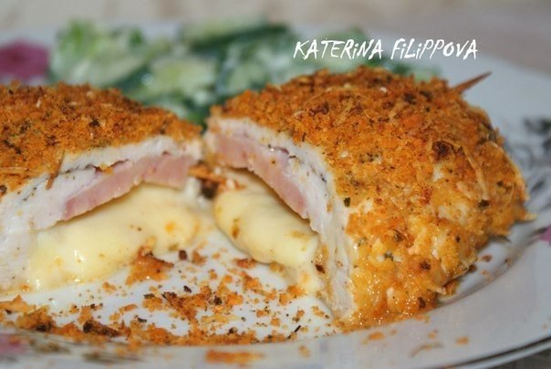 Шницель из куриной грудки - Кордон блю.Состав:филе куриных грудок - 4 штветчина - 4 кусочкасыр - 4 ...